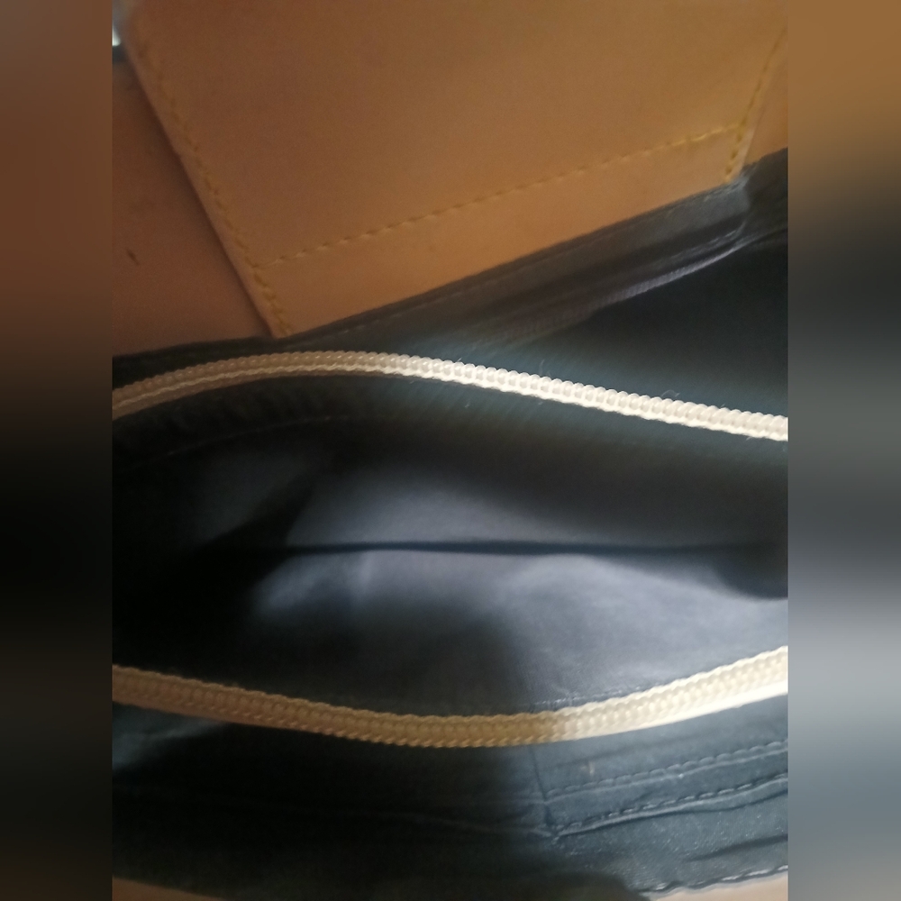 Giani Bernini Leather Shoulder Bag - Picture 7 of 11